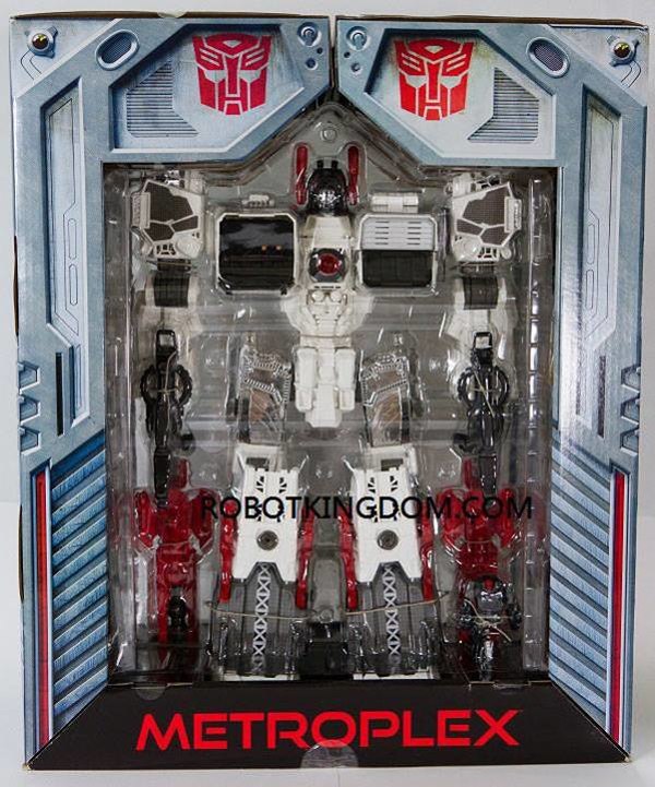 First Look At Metroplex Hong Kong Exclusive Transformers Genarations Action Figure  (2 of 20)